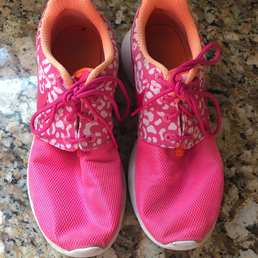 Nike Roshe size 6